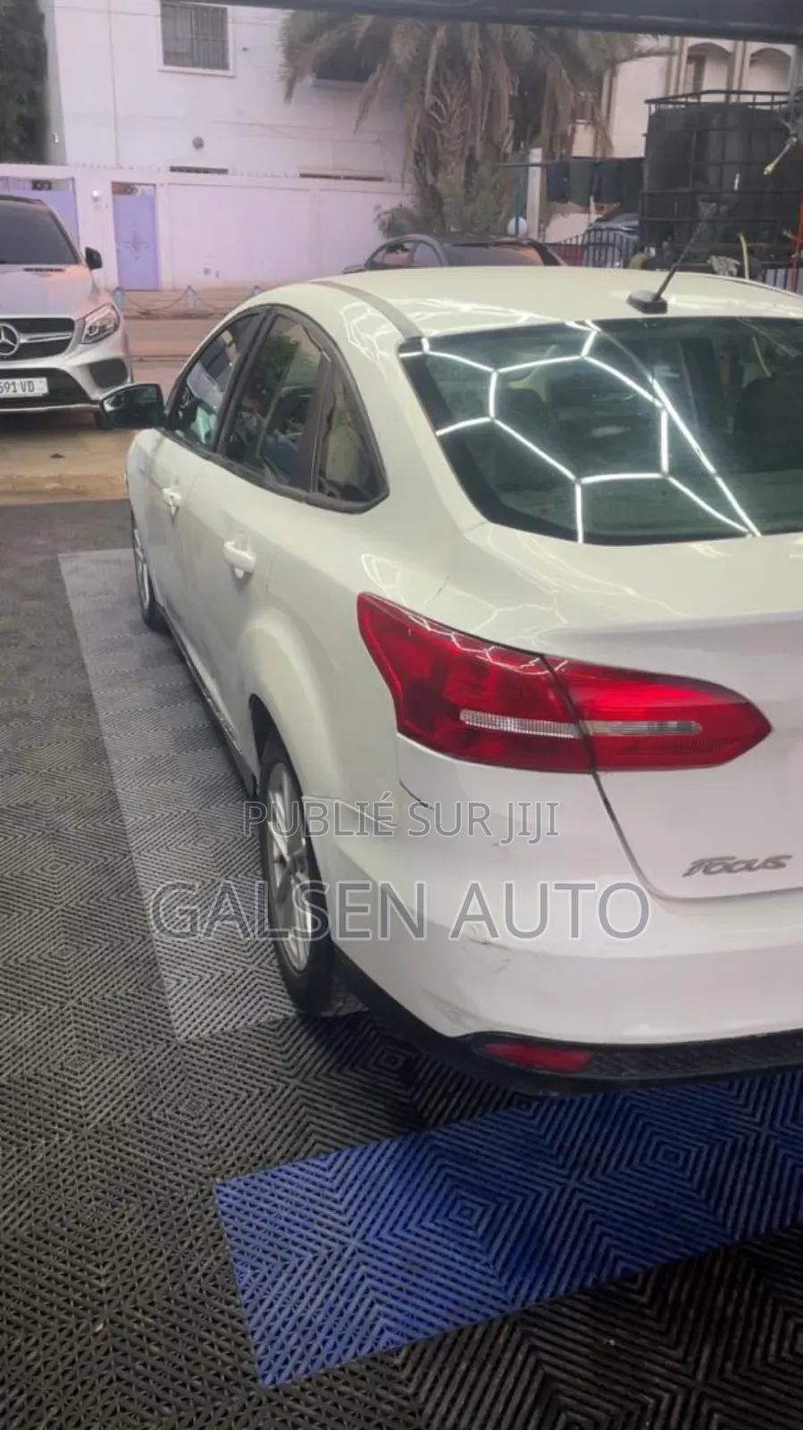 Ford Focus S dr Sedan (2.0L 4cyl 5M) 2017 Blanc