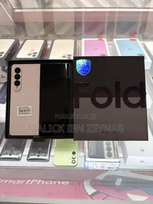 Photo - New Samsung Galaxy Z Fold4 256 GB Doré