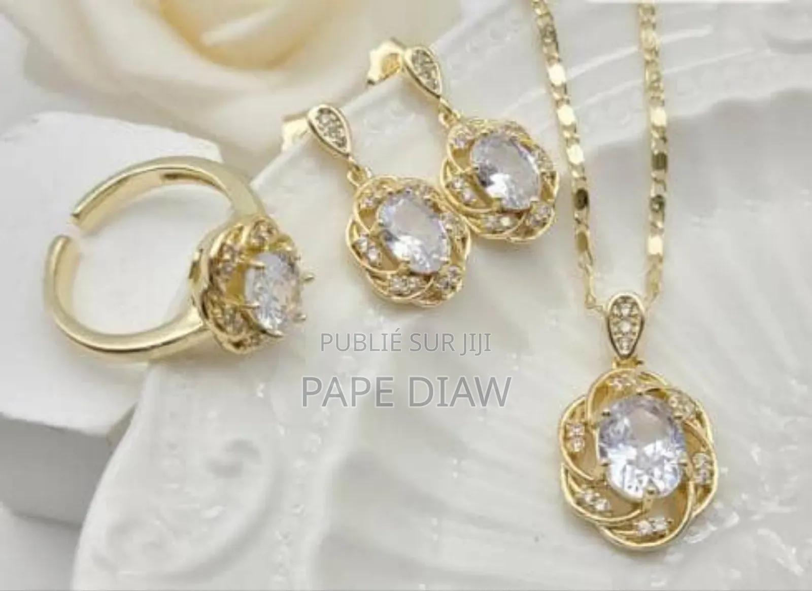 Parure Plaqué or (Collier + Boucles D’Oreilles + Bague Réglable