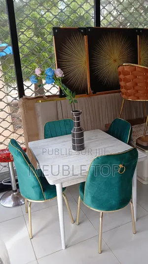 Tables À Manger De 4 Places Neuves