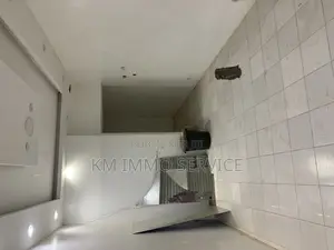 Boutique a Louer - Sacree Coeur 3