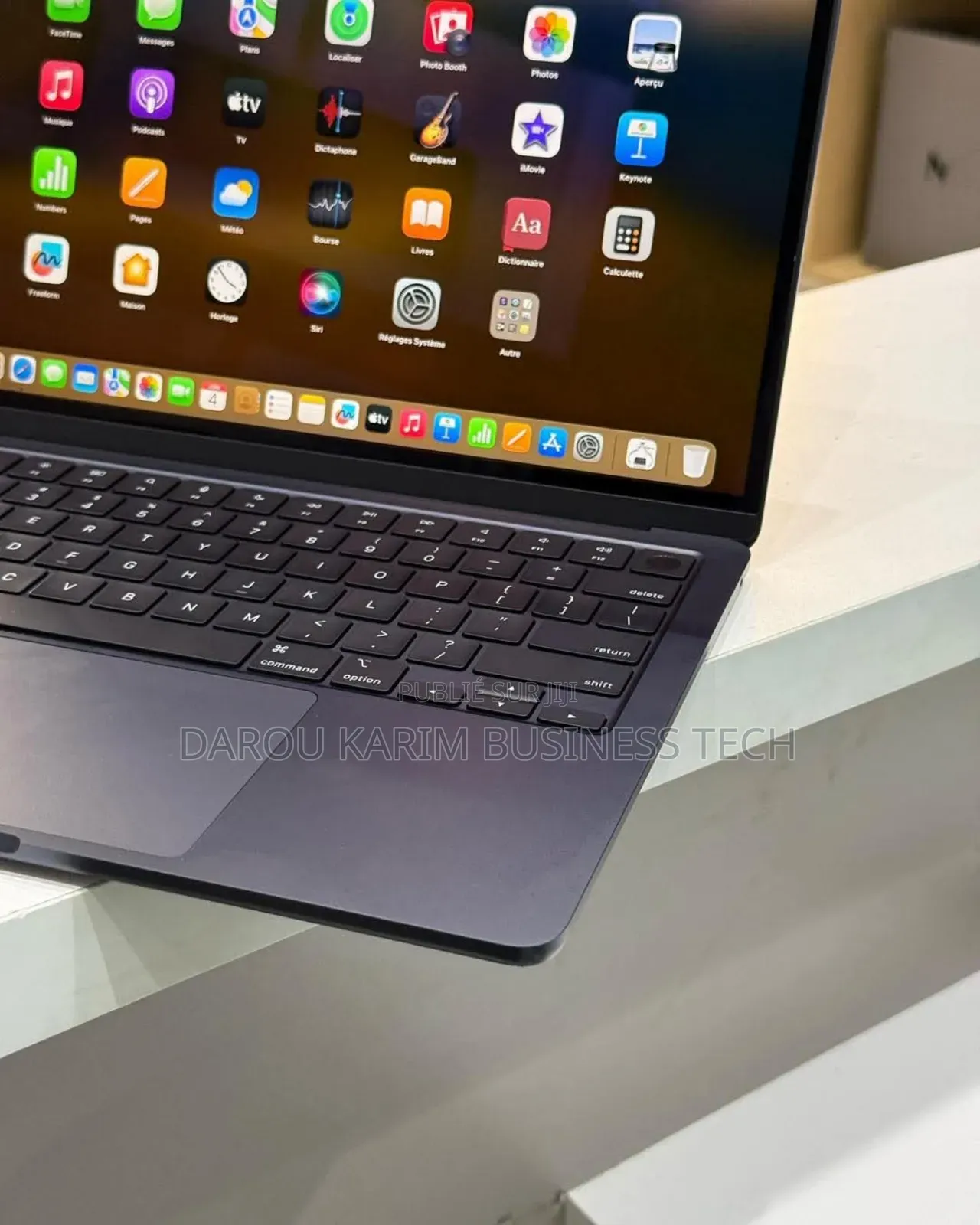 New Apple MacBook Air 2024 M3 13-Inch 16GB Apple M3 SSD 256GB