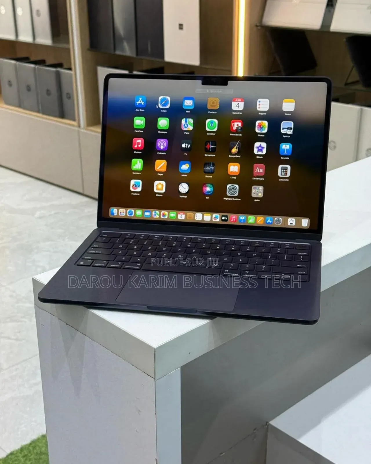 New Apple MacBook Air 2024 M3 13-Inch 16GB Apple M3 SSD 256GB