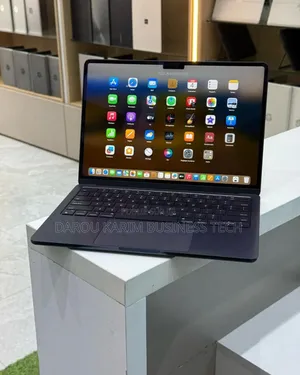 New Apple MacBook Air 2024 M3 13-Inch 16GB Apple M3 SSD 256GB