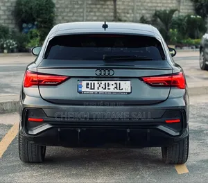 Audi Q3 2023 Gris