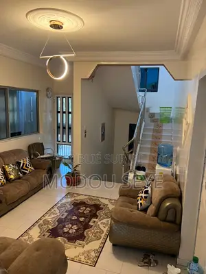 6chbre Maison dans Villa R+1, Niayes à Louer