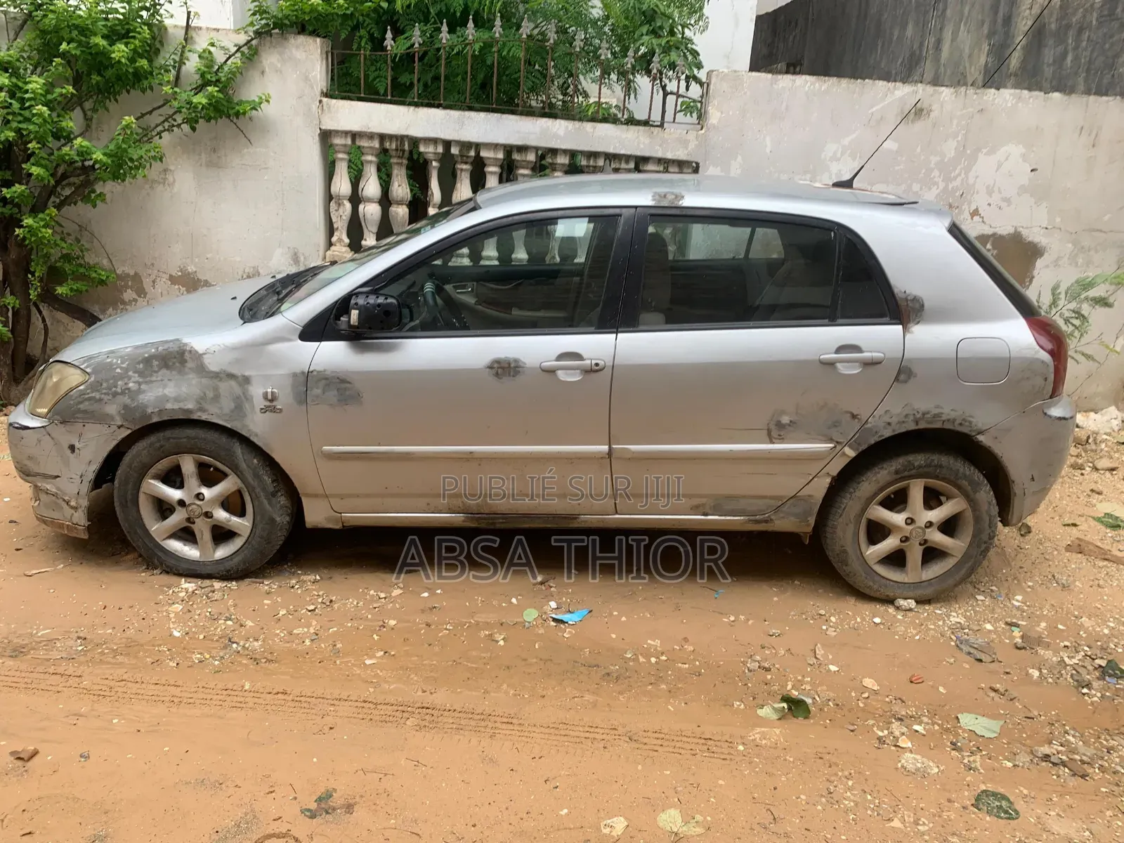 Toyota Corolla Base 4dr Sedan (1.8L 4cyl 5M) 2010 Gris