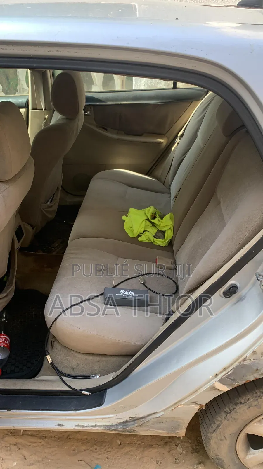 Toyota Corolla Base 4dr Sedan (1.8L 4cyl 5M) 2010 Gris