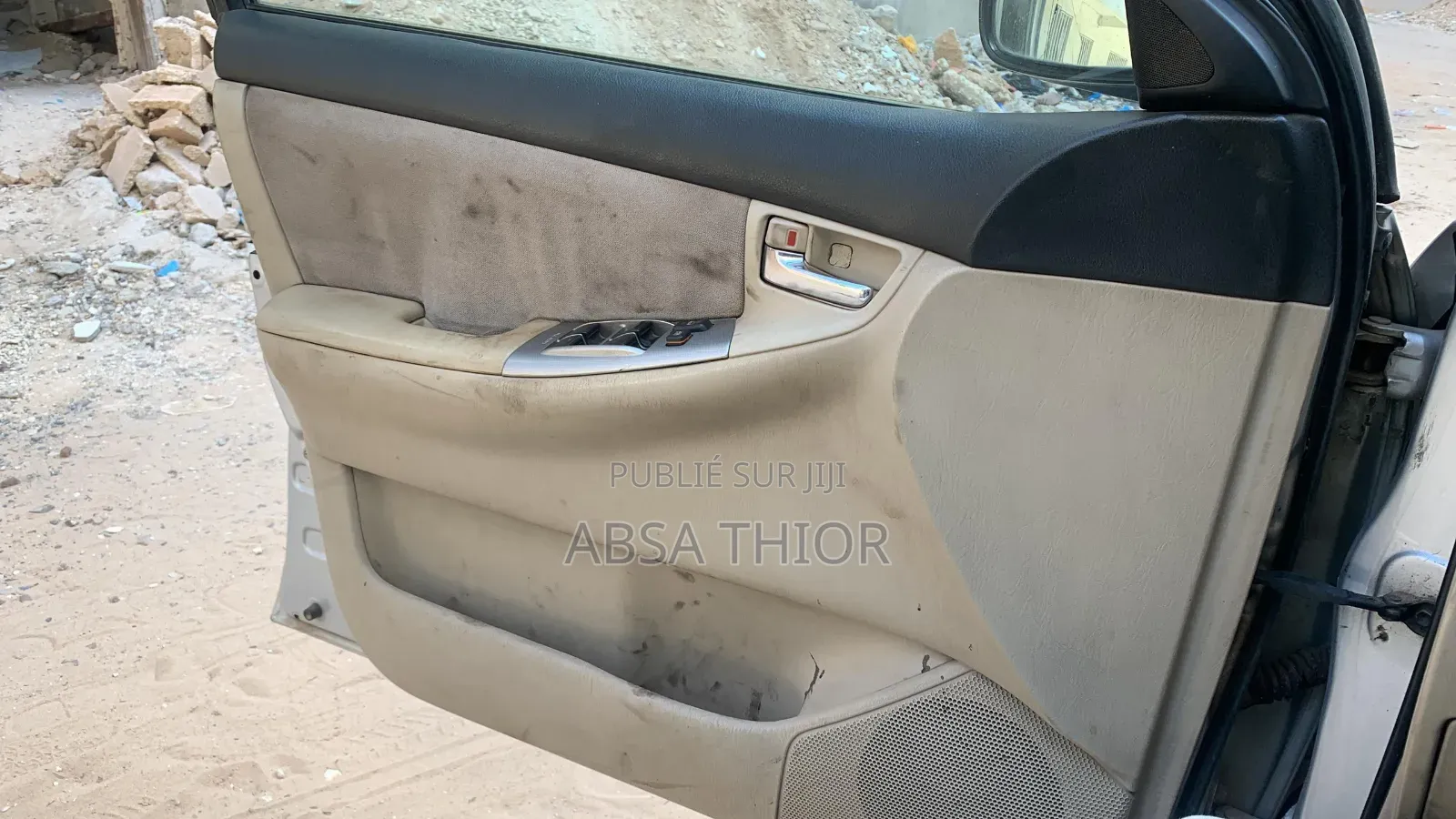 Toyota Corolla Base 4dr Sedan (1.8L 4cyl 5M) 2010 Gris