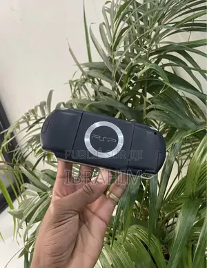 PSP Avec Gta Efootball, Mortal, Combat 20 Jeux