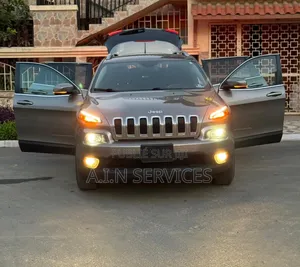 Photo - Jeep Cherokee 2017 Gris