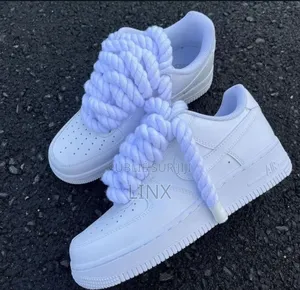 Photo - Nike Air Force One Lace-up Disponible