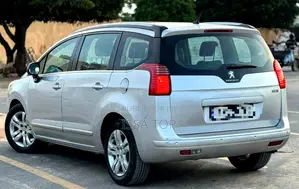 Peugeot 5008 2016 Gris