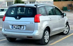 Peugeot 5008 2016 Gris
