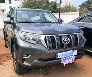 Photo - Toyota Land Cruiser Prado 2.8 2023 Gris