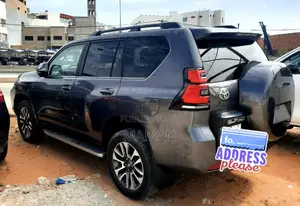 Toyota Land Cruiser Prado 2.8 2023 Gris