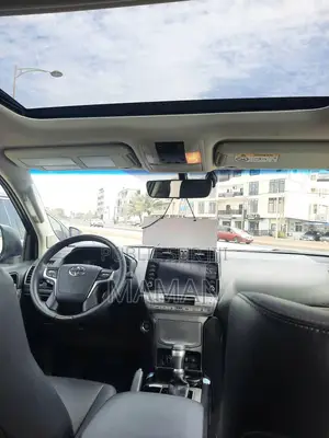 Toyota Land Cruiser Prado 2.8 2023 Gris