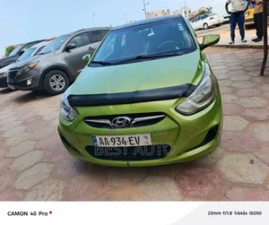 Hyundai Accent 2013 Vert