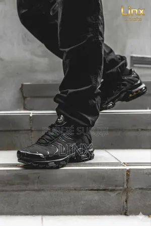 Triple Black Nike Tn Disponible