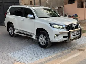 Toyota Land Cruiser Prado 2022 Blanc