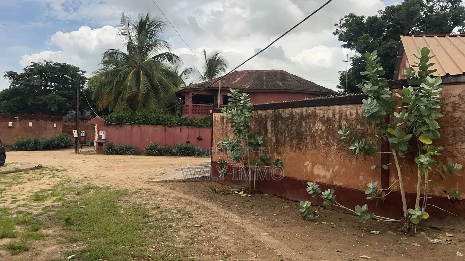 3chbre Villa dans Villa, Thiès Sud à Vendre