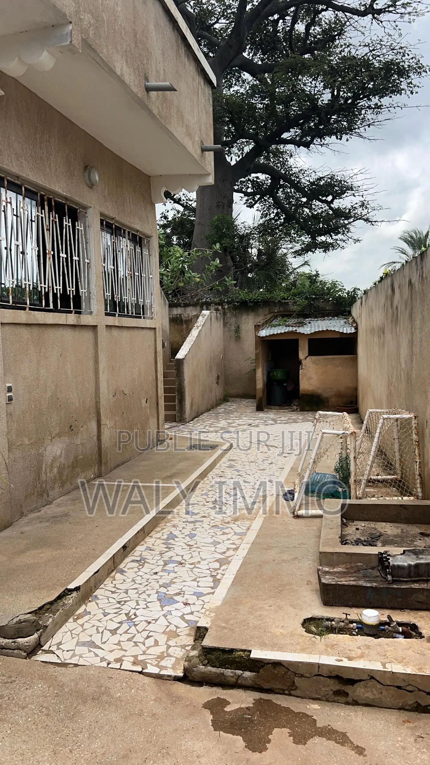 3chbre Villa dans Villa, Thiès Sud à Vendre