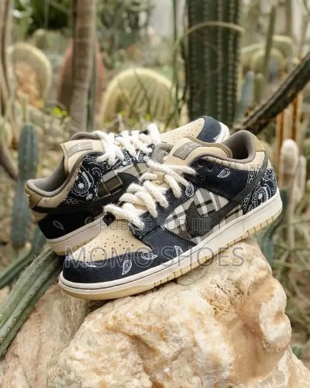 Chaussures Nike-Sb-Dunk-Low-Travis-Scott