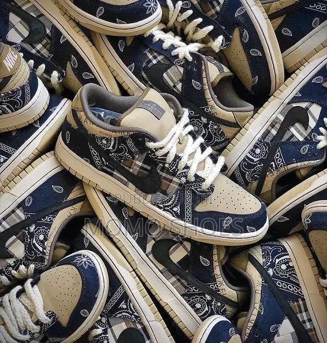 Chaussures Nike-Sb-Dunk-Low-Travis-Scott