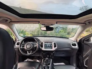 Photo - Jeep Boussole 2018 Gris