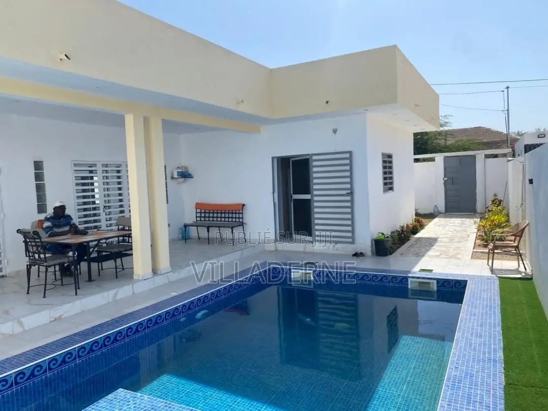 Furnished 3chbre Villa dans Villa Meublée À, Thiès Sud à Vendre