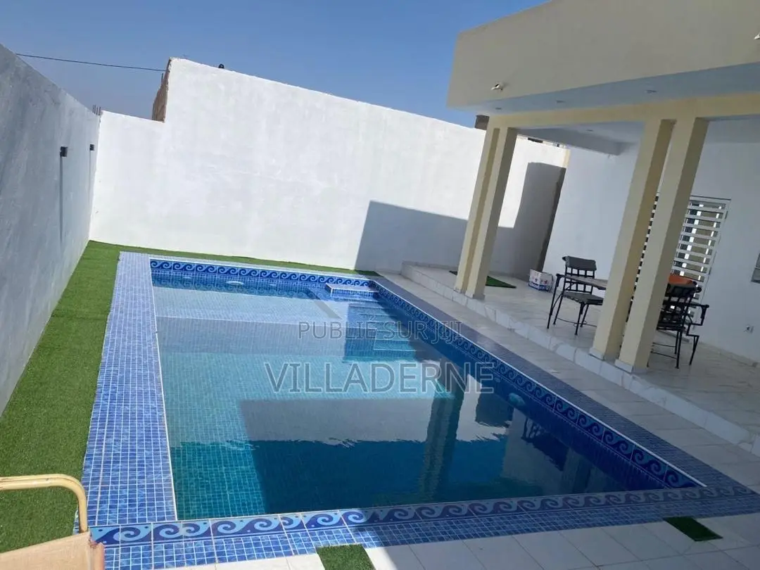 Furnished 3chbre Villa dans Villa Meublée À, Thiès Sud à Vendre