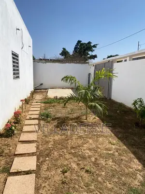 Furnished 3chbre Villa dans Villa Meublée À, Thiès Sud à Vendre