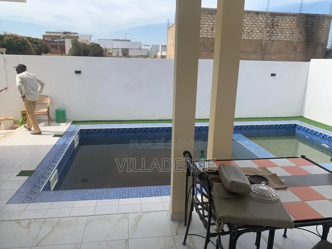 Furnished 3chbre Villa dans Villa Meublée À, Thiès Sud à Vendre