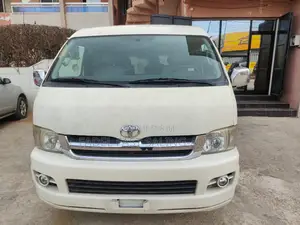 Photo - Toyota HiAce 2018 Blanc