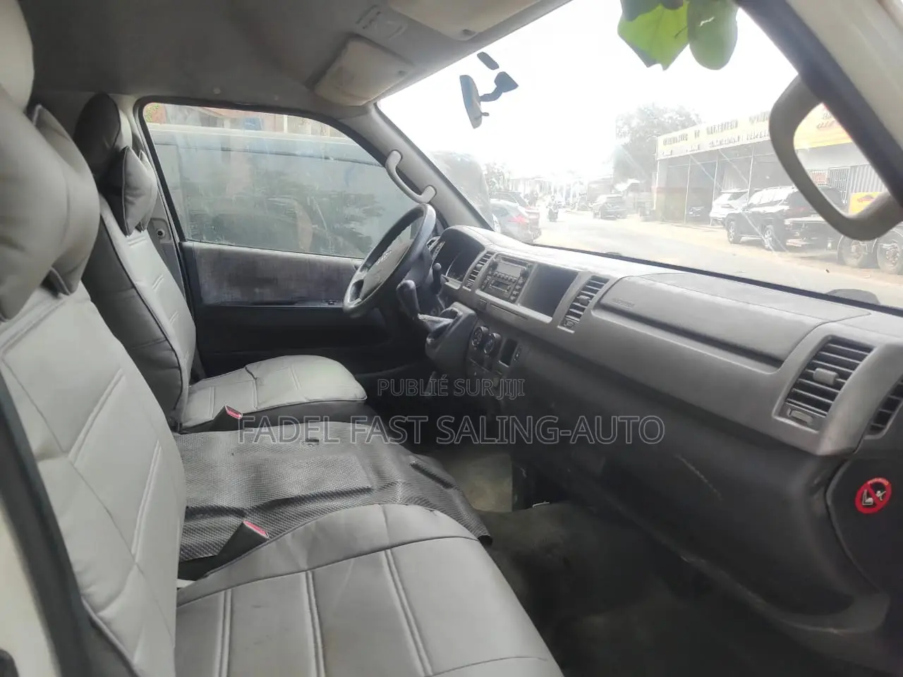 Toyota HiAce 2018 Blanc