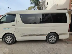 Toyota HiAce 2018 Blanc
