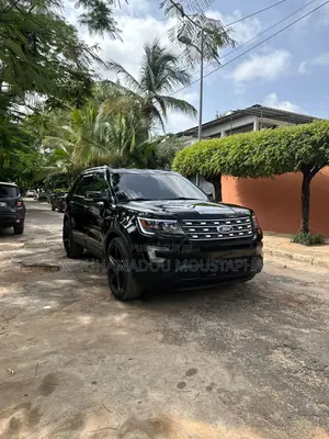 Photo - Ford Explorer XLT AWD 2018 Black