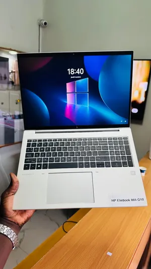 New Ordinateur portable HP EliteBook 860 G10 16GB AMD Ryzen 7 SSD 512GB