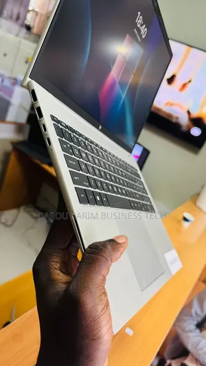 New Ordinateur portable HP EliteBook 860 G10 16GB AMD Ryzen 7 SSD 512GB