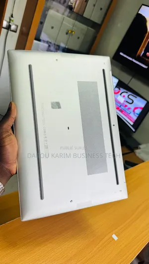 New Ordinateur portable HP EliteBook 860 G10 16GB AMD Ryzen 7 SSD 512GB