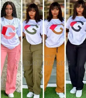 Photo - Femme T-Shirt Et Pantalon