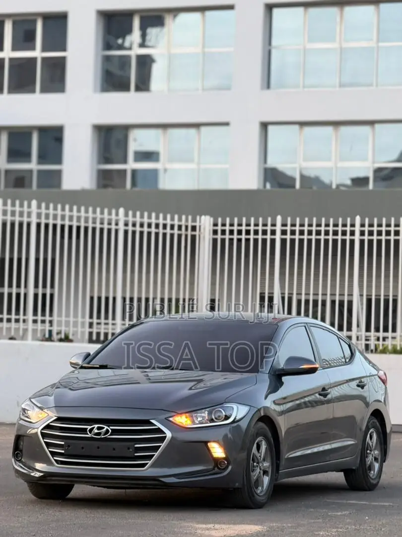 Hyundai Avante 2017 Gris