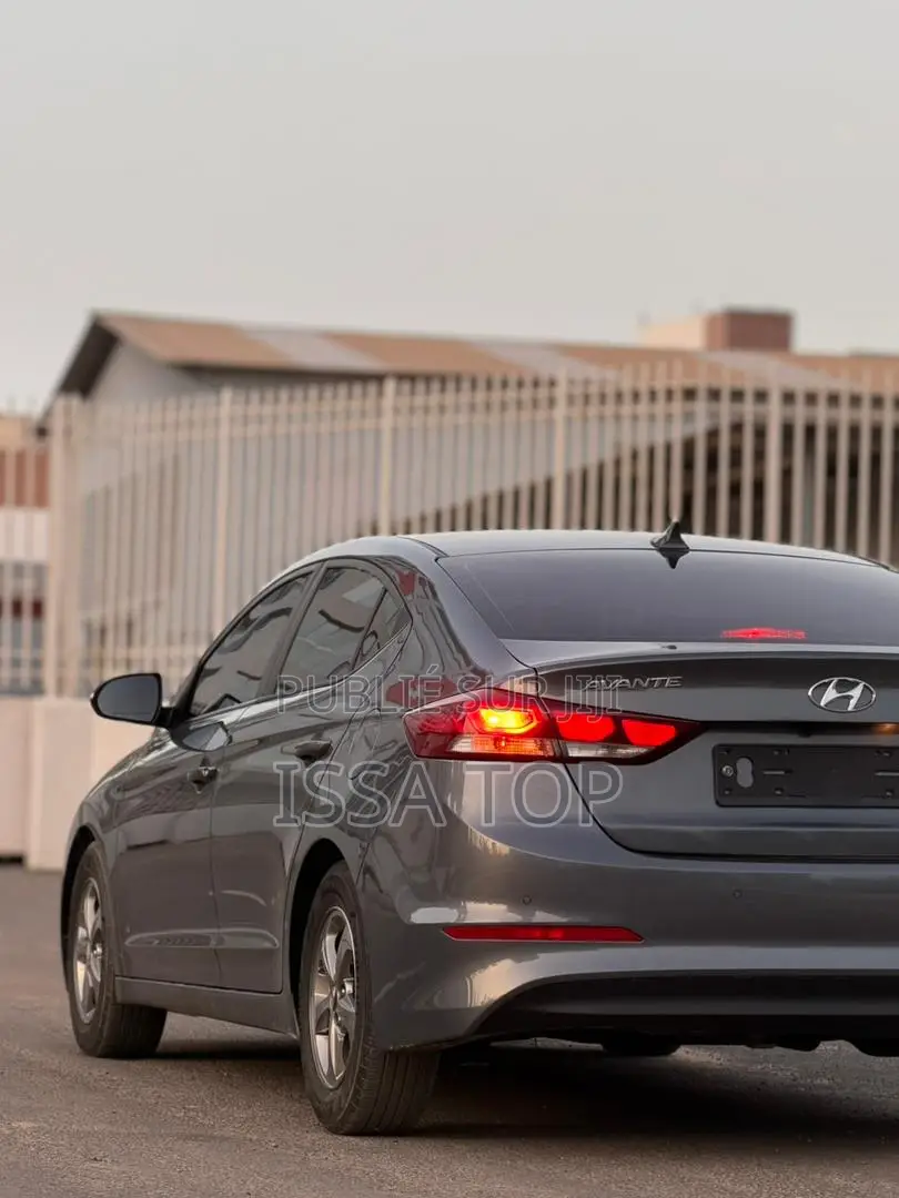 Hyundai Avante 2017 Gris