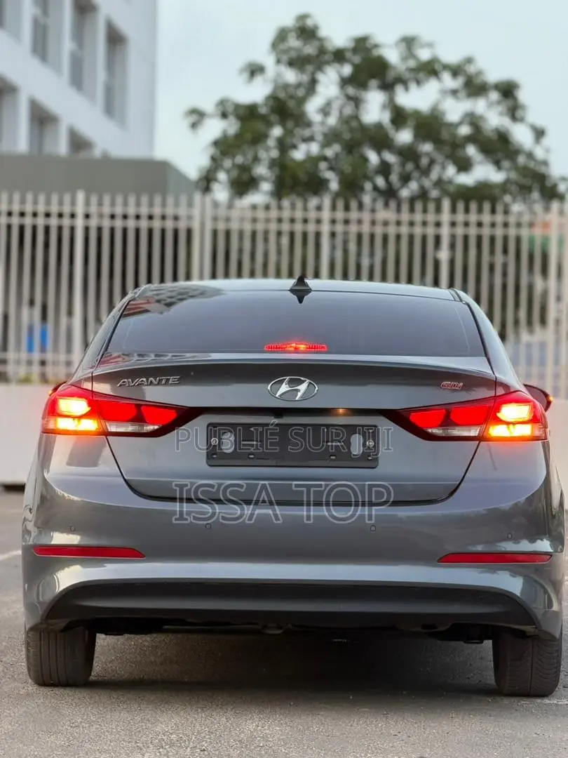 Hyundai Avante 2017 Gris