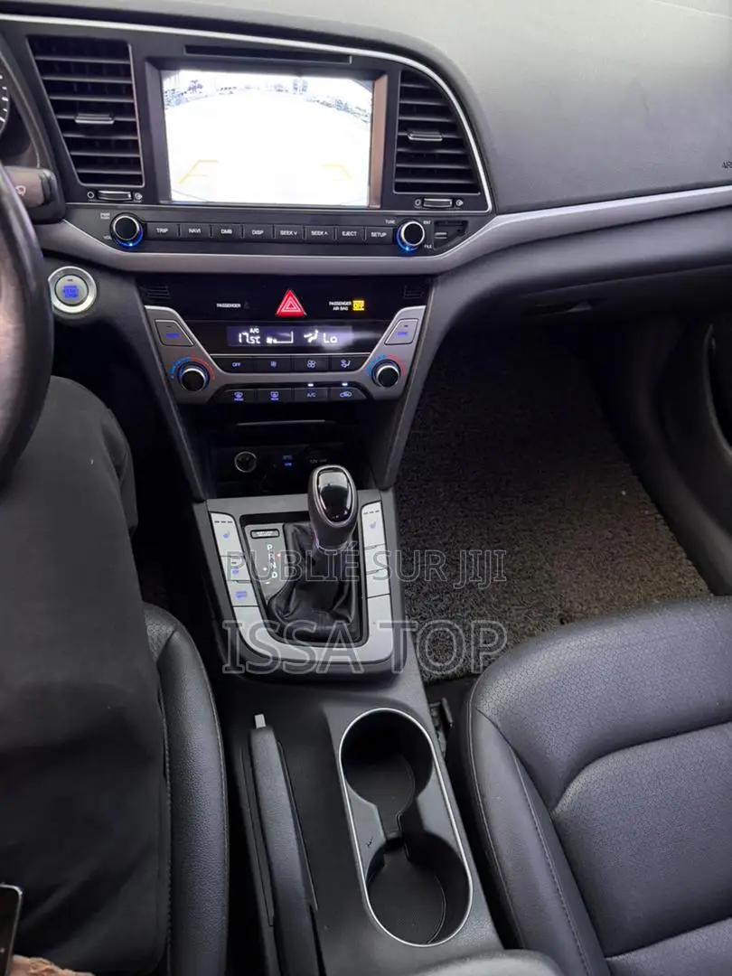 Hyundai Avante 2017 Gris