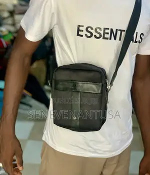 Prodotto Importato Da via E. Berlinguer, Italia Made In