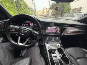 Audi Q8 55 Premium AWD quattro 2020 Gris