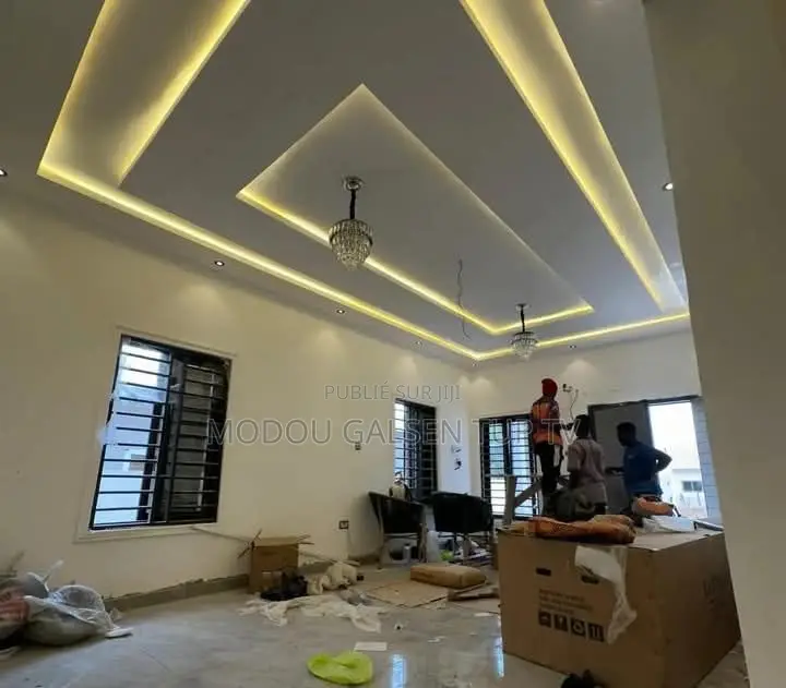 Faux Plafond en Platre Disponible