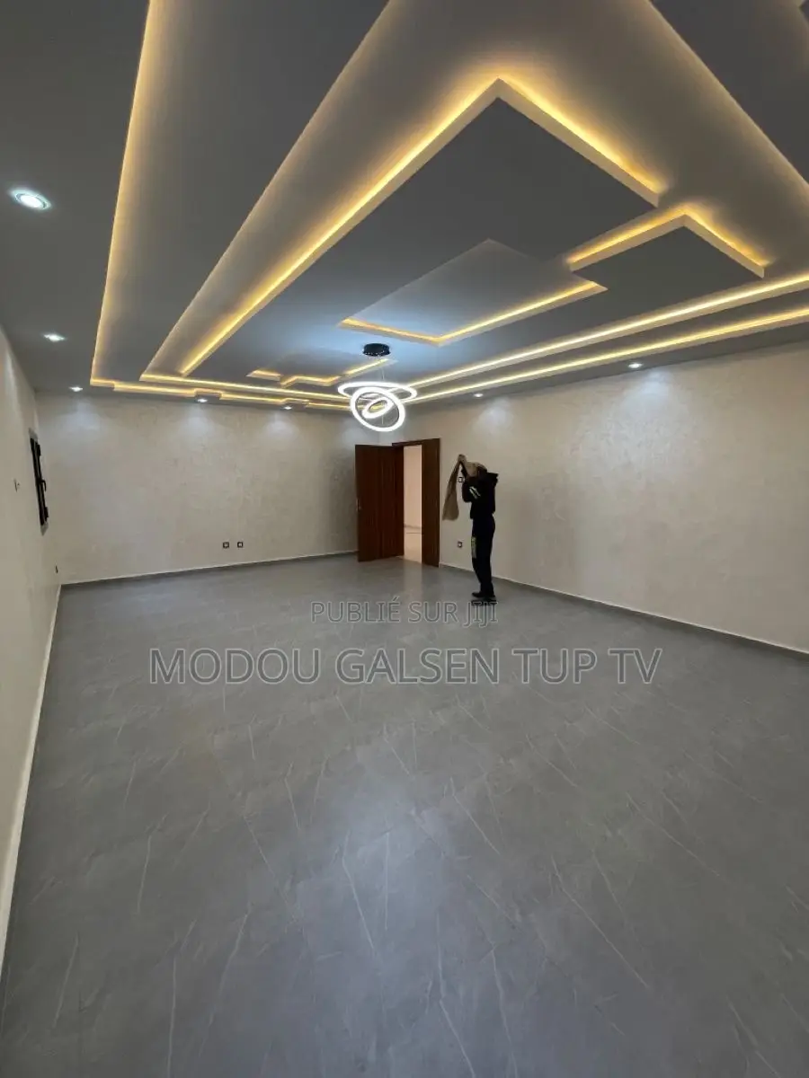 Faux Plafond en Platre Disponible