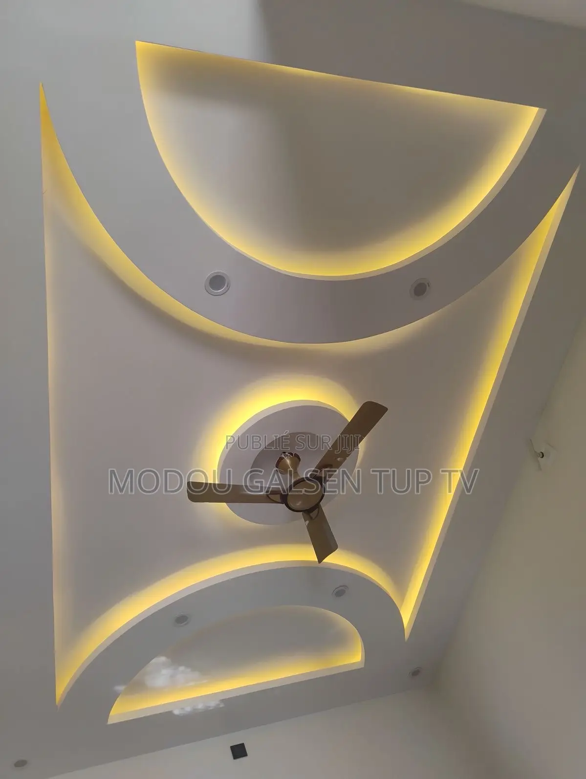 Faux Plafond en Platre Disponible